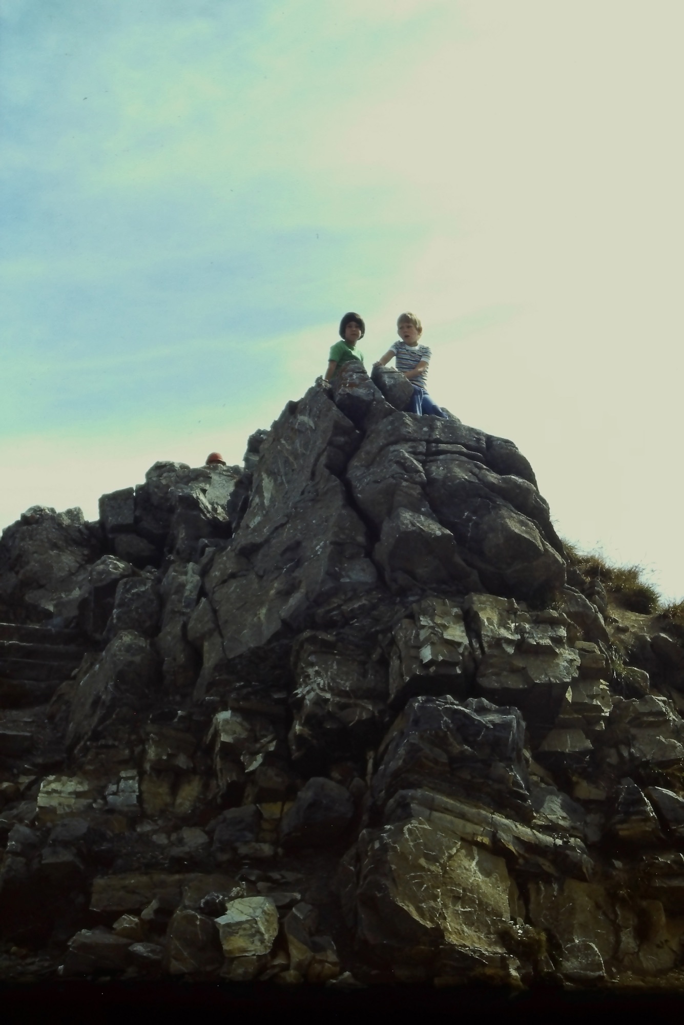 France et Sébastien sur un sommet rocheux